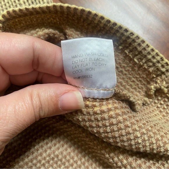 Bibi Waffle Knit Frayed Yellow Mustard Top Rivet Hole Neckline Size Medium - Picture 4 of 6